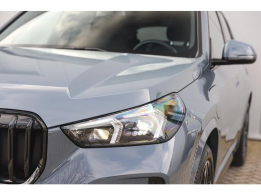 BMW X1 xDrive25e M Sport Automaat / Panoramadak / Trekhaak / Sportstoelen / M Adaptief onderstel / Comfo... ActivLease financial lease