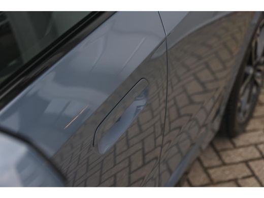 BMW X1 xDrive25e M Sport Automaat / Panoramadak / Trekhaak / Sportstoelen / M Adaptief onderstel / Comfo... ActivLease financial lease