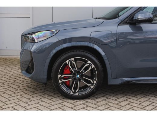 BMW X1 xDrive25e M Sport Automaat / Panoramadak / Trekhaak / Sportstoelen / M Adaptief onderstel / Comfo... ActivLease financial lease