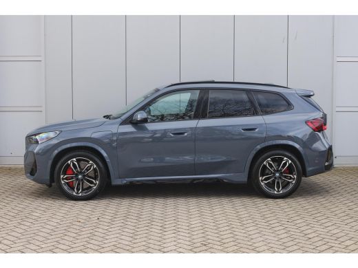 BMW X1 xDrive25e M Sport Automaat / Panoramadak / Trekhaak / Sportstoelen / M Adaptief onderstel / Comfo... ActivLease financial lease