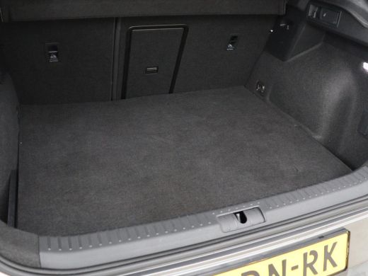 CUPRA Formentor 1.4 eHybrid VZ | 245pk | Adaptive cruise | Stuurverwarming | Carplay | Sfeerverlichting | Camera ... ActivLease financial lease