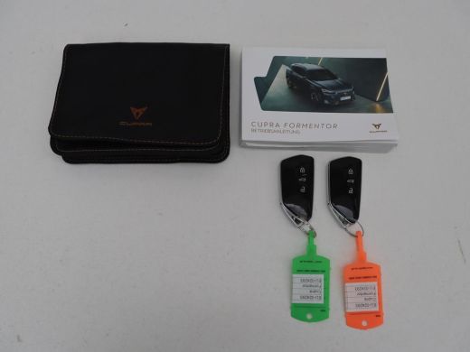 CUPRA Formentor 1.4 eHybrid VZ | 245pk | Adaptive cruise | Stuurverwarming | Carplay | Sfeerverlichting | Camera ... ActivLease financial lease