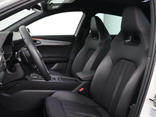 CUPRA Formentor 1.4 eHybrid VZ | 245pk | Adaptive cruise | Stuurverwarming | Carplay | Sfeerverlichting | Camera ... ActivLease financial lease