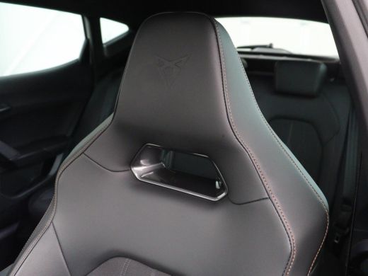 CUPRA Formentor 1.4 eHybrid VZ | 245pk | Adaptive cruise | Stuurverwarming | Carplay | Sfeerverlichting | Camera ... ActivLease financial lease