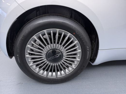 Fiat 500 1.0 Hybrid Torino Launch Edition | Airco (automatisch) | Cruise control | Full-LED koplampen ActivLease financial lease