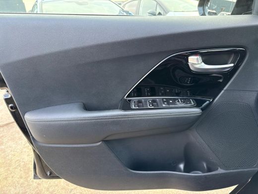 Kia e-Niro Aut. DynamicLine 64 kWh 3-Phase | Navi | Camera | Stoel Verwarming | ActivLease financial lease