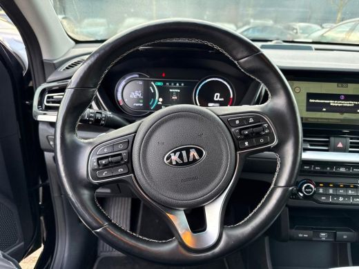 Kia e-Niro Aut. DynamicLine 64 kWh 3-Phase | Navi | Camera | Stoel Verwarming | ActivLease financial lease