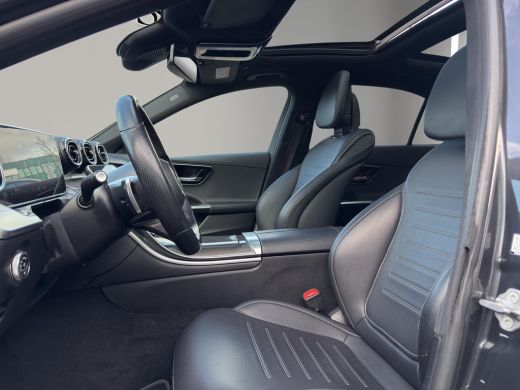 Mercedes-Benz C-Klasse 180 AMG Line | 19"| Panoramadak | Camera | Keyless | Led | Sfeer | ActivLease financial lease