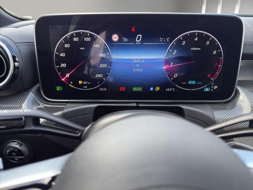 Mercedes-Benz C-Klasse 180 AMG Line | 19"| Panoramadak | Camera | Keyless | Led | Sfeer | ActivLease financial lease