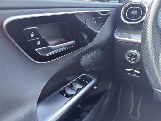 Mercedes-Benz C-Klasse 180 AMG Line | 19"| Panoramadak | Camera | Keyless | Led | Sfeer | ActivLease financial lease