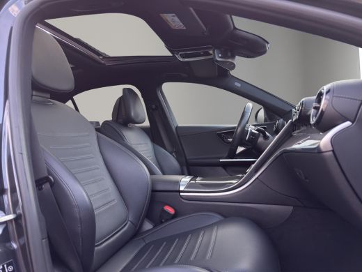 Mercedes-Benz C-Klasse 180 AMG Line | 19"| Panoramadak | Camera | Keyless | Led | Sfeer | ActivLease financial lease