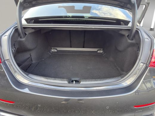 Mercedes-Benz C-Klasse 180 AMG Line | 19"| Panoramadak | Camera | Keyless | Led | Sfeer | ActivLease financial lease