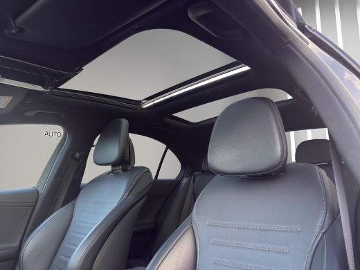 Mercedes-Benz C-Klasse 180 AMG Line | 19"| Panoramadak | Camera | Keyless | Led | Sfeer | ActivLease financial lease