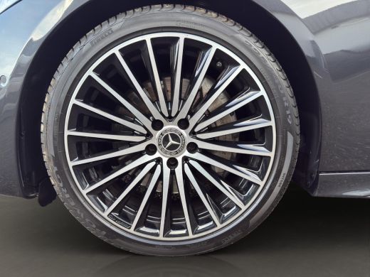 Mercedes-Benz C-Klasse 180 AMG Line | 19"| Panoramadak | Camera | Keyless | Led | Sfeer | ActivLease financial lease