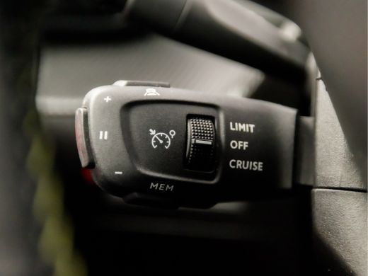 Peugeot 208 1.2 PureTech GT-Line Sport (VIRTUAL COCKPIT, ZWART DAK, APPLE CARPLAY, 360 CAMERA, KEYLESS, SFEER... ActivLease financial lease