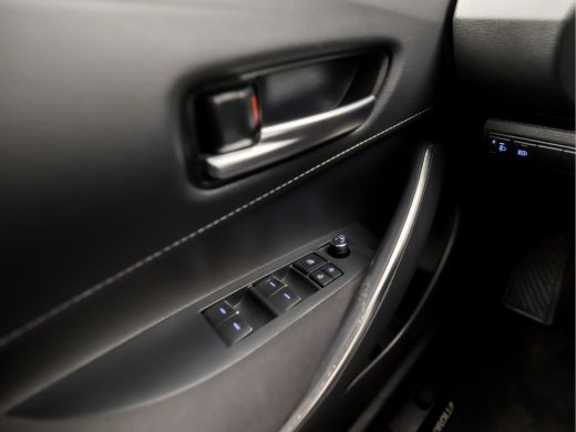 Toyota Corolla Touring Sports 1.8 Hybrid Sport Automaat (APPLE CARPLAY, CAMERA, TREKHAAK, SPORTSTOELEN, KEYLESS, ADAPTIVE CRUIS... ActivLease financial lease