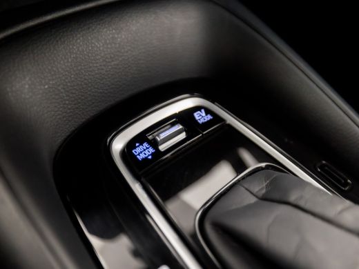 Toyota Corolla Touring Sports 1.8 Hybrid Sport Automaat (APPLE CARPLAY, CAMERA, TREKHAAK, SPORTSTOELEN, KEYLESS, ADAPTIVE CRUIS... ActivLease financial lease