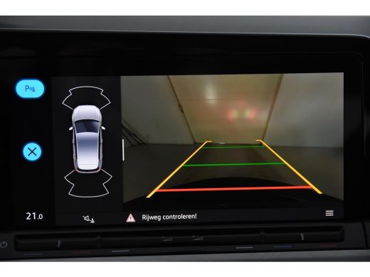 Volkswagen Golf 1.5 eTSI Life *1ste Eigenaar*Navigatie*Ambiente*Camera* ActivLease financial lease