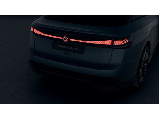Volkswagen ID.7 Pro Limited Edition | Achterbank in ongelijke delen neerklapbaar incl. middenarmsteun en doorlaad... ActivLease financial lease