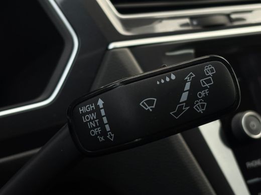 Volkswagen Tiguan Allspace 1.5 TSI 150 pk R-Line Business 7pers. 7-DSG | Wegklapbare trekhaak | Achteruitrijcamera | Cruise ... ActivLease financial lease