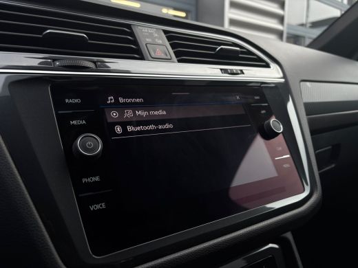 Volkswagen Tiguan Allspace 1.5 TSI 150 pk R-Line Business 7pers. 7-DSG | Wegklapbare trekhaak | Achteruitrijcamera | Cruise ... ActivLease financial lease