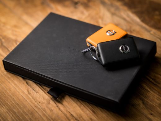 Volvo  V60 2.0 B3 Momentum Sport 177Pk Automaat (APPLE CARPLAY, GROOT NAVI, PARKEERSENSOREN, SPORTSTOELEN, D... ActivLease financial lease