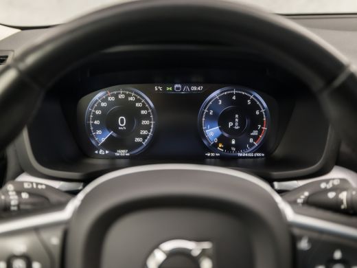 Volvo  V60 2.0 B3 Momentum Sport 177Pk Automaat (APPLE CARPLAY, GROOT NAVI, PARKEERSENSOREN, SPORTSTOELEN, D... ActivLease financial lease