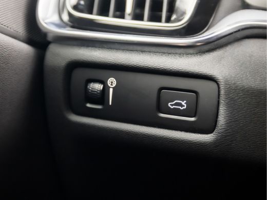 Volvo  V60 2.0 B3 Momentum Sport 177Pk Automaat (APPLE CARPLAY, GROOT NAVI, PARKEERSENSOREN, SPORTSTOELEN, D... ActivLease financial lease