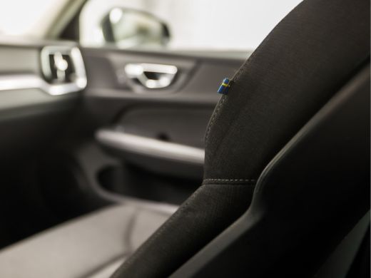 Volvo  V60 2.0 B3 Momentum Sport 177Pk Automaat (APPLE CARPLAY, GROOT NAVI, PARKEERSENSOREN, SPORTSTOELEN, D... ActivLease financial lease