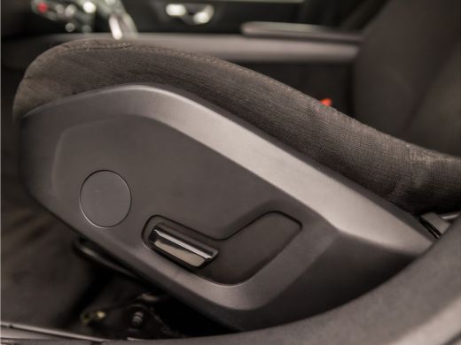 Volvo  V60 2.0 B3 Momentum Sport 177Pk Automaat (APPLE CARPLAY, GROOT NAVI, PARKEERSENSOREN, SPORTSTOELEN, D... ActivLease financial lease