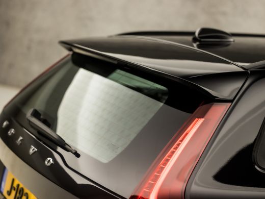 Volvo  V60 2.0 B3 Momentum Sport 177Pk Automaat (APPLE CARPLAY, GROOT NAVI, PARKEERSENSOREN, SPORTSTOELEN, D... ActivLease financial lease