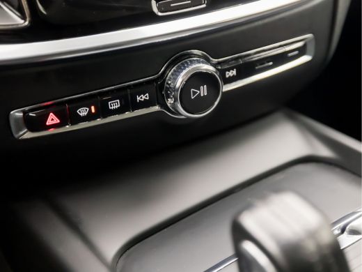 Volvo  V60 2.0 B3 Momentum Sport 177Pk Automaat (APPLE CARPLAY, GROOT NAVI, PARKEERSENSOREN, SPORTSTOELEN, D... ActivLease financial lease