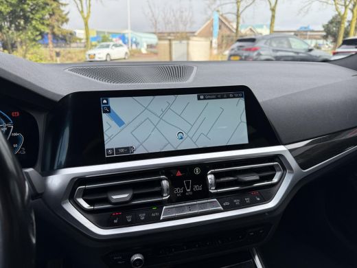 BMW 3 Serie Touring Aut. 320e M-Sport Edition | SoH 89% | Harman Kardon | Leder | Camera | Xenon-LED | ActivLease financial lease