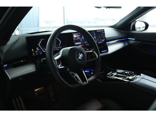 BMW 5 Serie 520i M-Sport Pro | Adapt. Cruise | Stoelventilatie | H&K | HUD | 360 Camera | Trekhaak | Pano | K... ActivLease financial lease