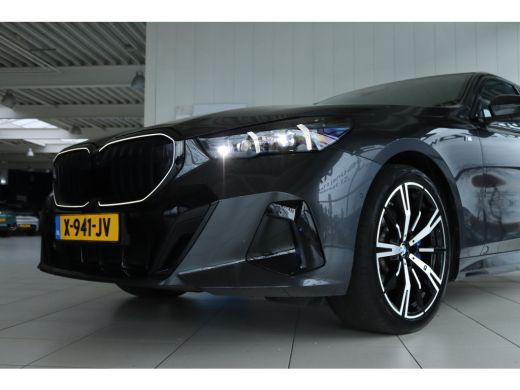 BMW 5 Serie 520i M-Sport Pro | Adapt. Cruise | Stoelventilatie | H&K | HUD | 360 Camera | Trekhaak | Pano | K... ActivLease financial lease