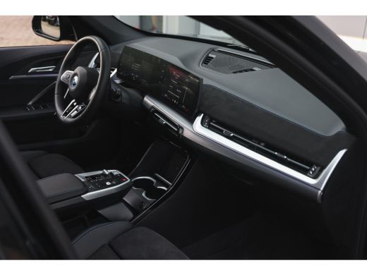 BMW X1 xDrive25e M Sport Automaat / Panoramadak / Trekhaak / Sportstoelen / M Adaptief onderstel / Comfo... ActivLease financial lease