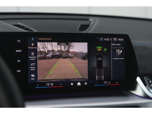 BMW X1 xDrive25e M Sport Automaat / Panoramadak / Trekhaak / Sportstoelen / M Adaptief onderstel / Comfo... ActivLease financial lease