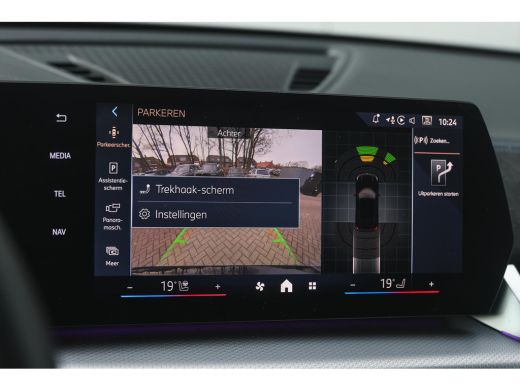 BMW X1 xDrive25e M Sport Automaat / Panoramadak / Trekhaak / Sportstoelen / M Adaptief onderstel / Comfo... ActivLease financial lease