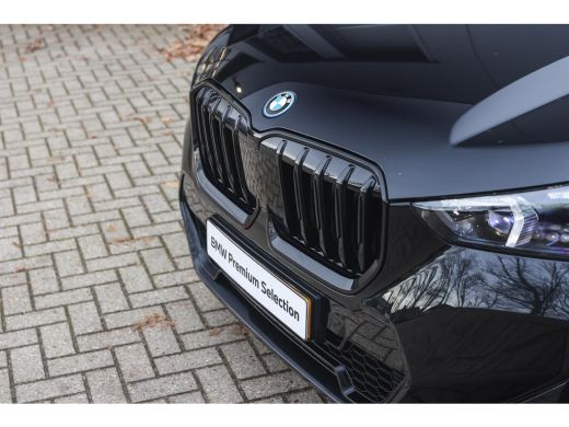 BMW X1 xDrive25e M Sport Automaat / Panoramadak / Trekhaak / Sportstoelen / M Adaptief onderstel / Comfo... ActivLease financial lease