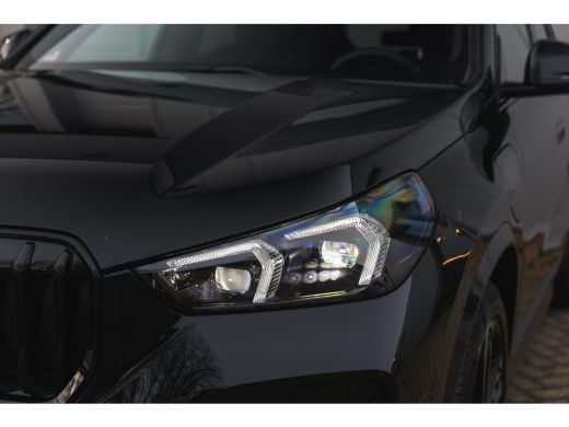 BMW X1 xDrive25e M Sport Automaat / Panoramadak / Trekhaak / Sportstoelen / M Adaptief onderstel / Comfo... ActivLease financial lease