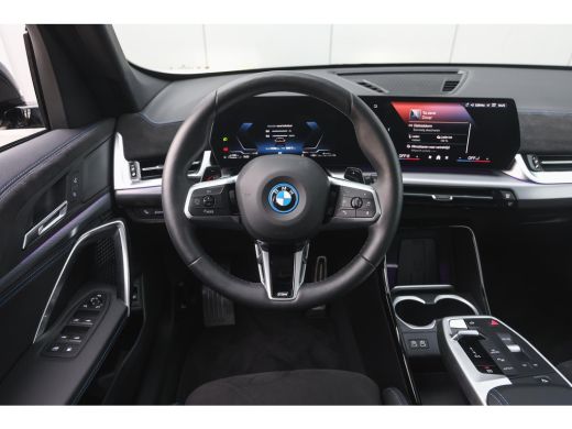 BMW X1 xDrive25e M Sport Automaat / Panoramadak / Trekhaak / Sportstoelen / M Adaptief onderstel / Comfo... ActivLease financial lease