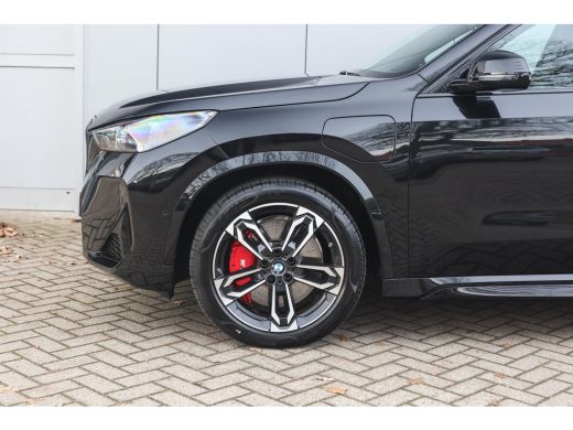 BMW X1 xDrive25e M Sport Automaat / Panoramadak / Trekhaak / Sportstoelen / M Adaptief onderstel / Comfo... ActivLease financial lease