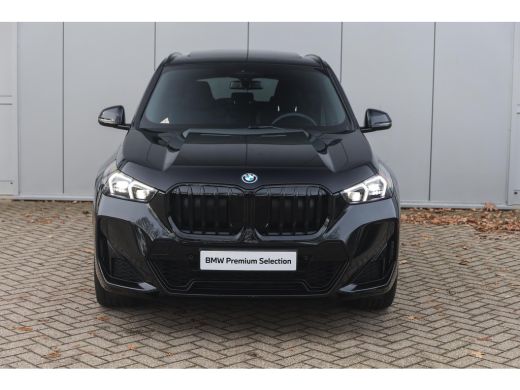 BMW X1 xDrive25e M Sport Automaat / Panoramadak / Trekhaak / Sportstoelen / M Adaptief onderstel / Comfo... ActivLease financial lease