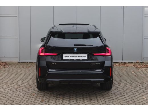 BMW X1 xDrive25e M Sport Automaat / Panoramadak / Trekhaak / Sportstoelen / M Adaptief onderstel / Comfo... ActivLease financial lease