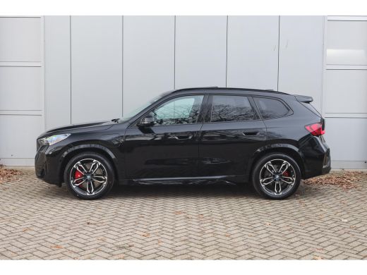 BMW X1 xDrive25e M Sport Automaat / Panoramadak / Trekhaak / Sportstoelen / M Adaptief onderstel / Comfo... ActivLease financial lease