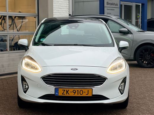 Ford Fiesta 1.0 EcoBoost Titanium | Parking Pack | Panoramadak | Navigatie SYNC3 | All season | ActivLease financial lease