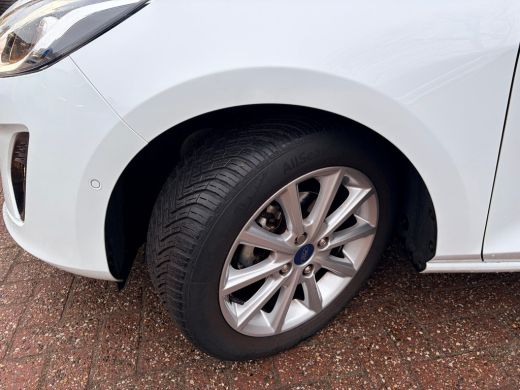 Ford Fiesta 1.0 EcoBoost Titanium | Parking Pack | Panoramadak | Navigatie SYNC3 | All season | ActivLease financial lease