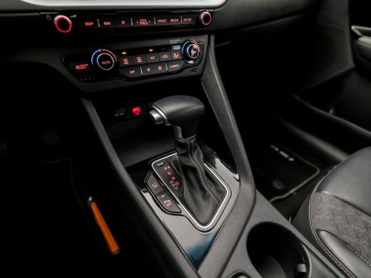 Kia Niro 1.6 GDi Hybrid DynamicLine 142Pk Automaat (APPLE CARPLAY, GROOT NAVI, CAMERA, LEDER, SPORTSTOELEN... ActivLease financial lease