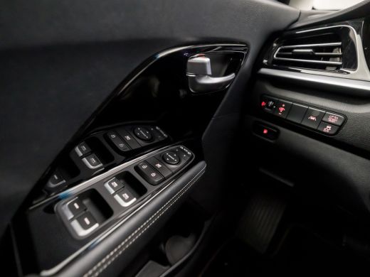 Kia Niro 1.6 GDi Hybrid DynamicLine 142Pk Automaat (APPLE CARPLAY, GROOT NAVI, CAMERA, LEDER, SPORTSTOELEN... ActivLease financial lease