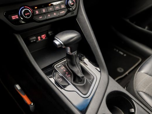 Kia Niro 1.6 GDi Hybrid DynamicLine 142Pk Automaat (APPLE CARPLAY, NAVIGATIE, LEDER, CAMERA, SPORTSTOELEN,... ActivLease financial lease